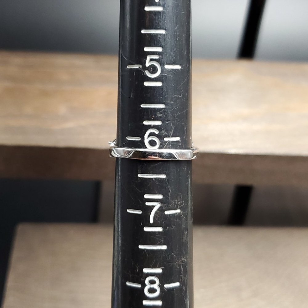 Size 6.25 Sterling Silver Five Brilliant Cubic Zirconia Ring - Picture 7 of 9